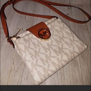 Michael kors crossbody